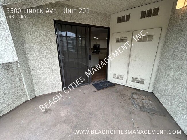 Building Photo - 3500 Linden Ave