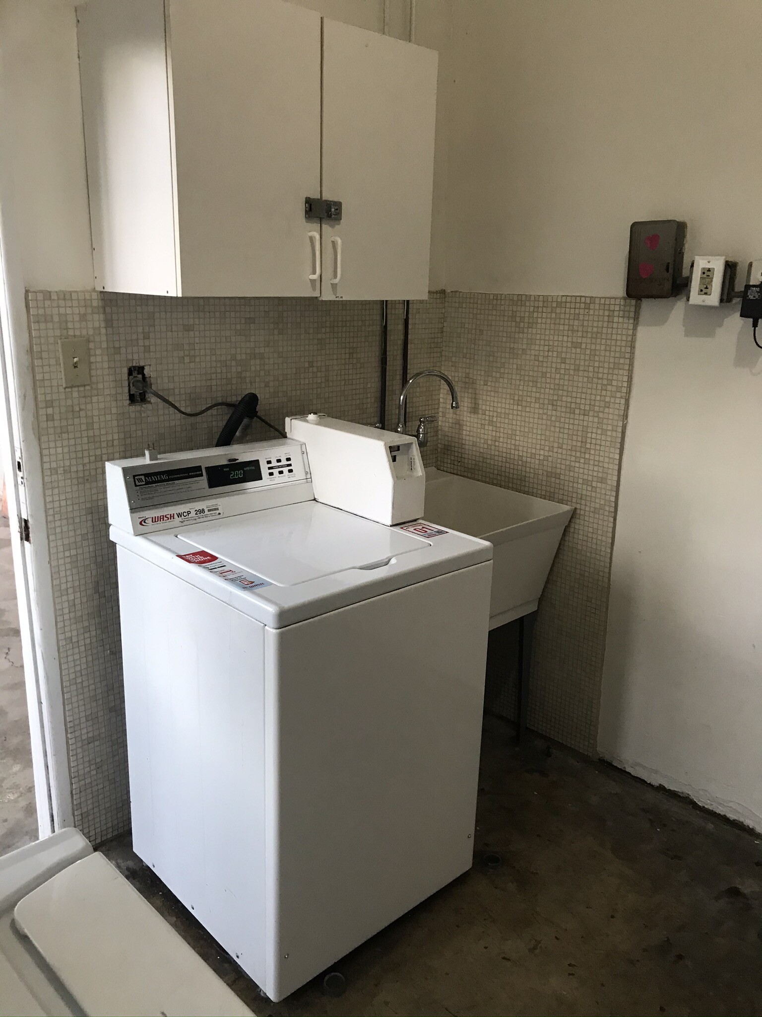 Shared Laundry Room - 6232 Milton Ave