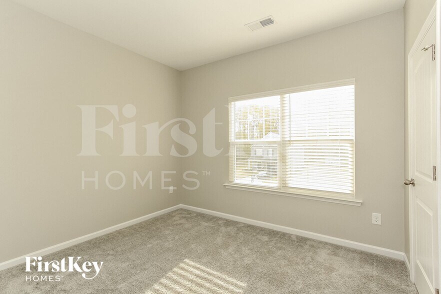 Building Photo - 100 Bristleback Ct