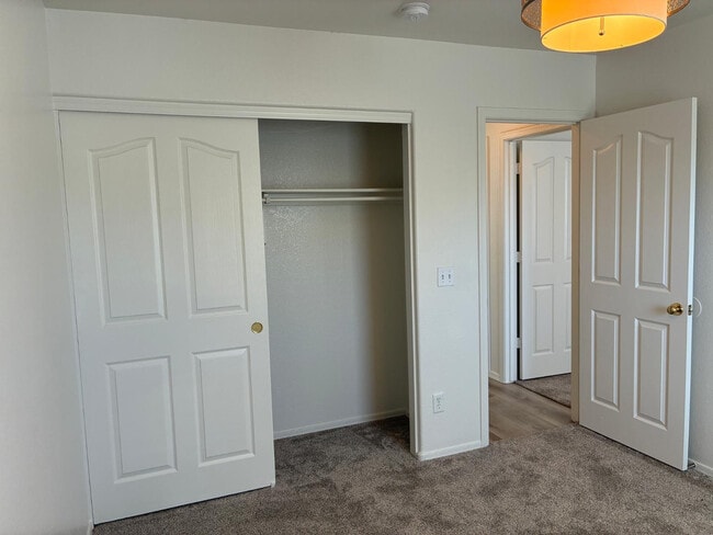 Building Photo - 9646 N 82nd Glen