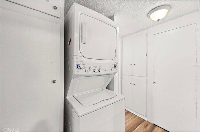 Building Photo - 6979 Palm Ct