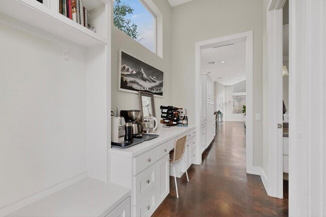 Building Photo - 807 W Gibson St