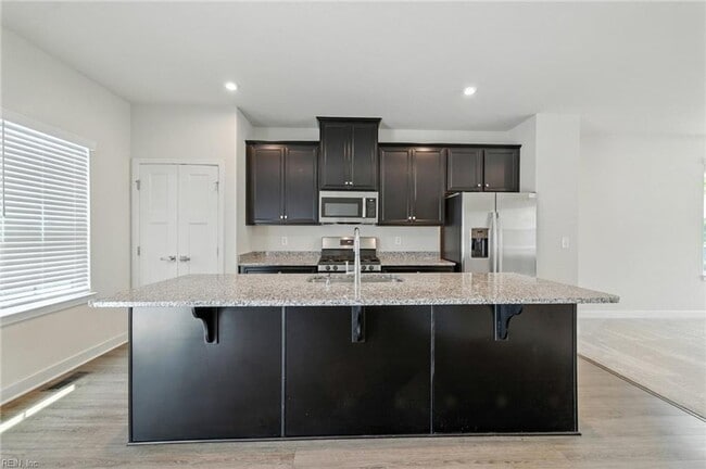 Building Photo - Newer Townhouse for lease