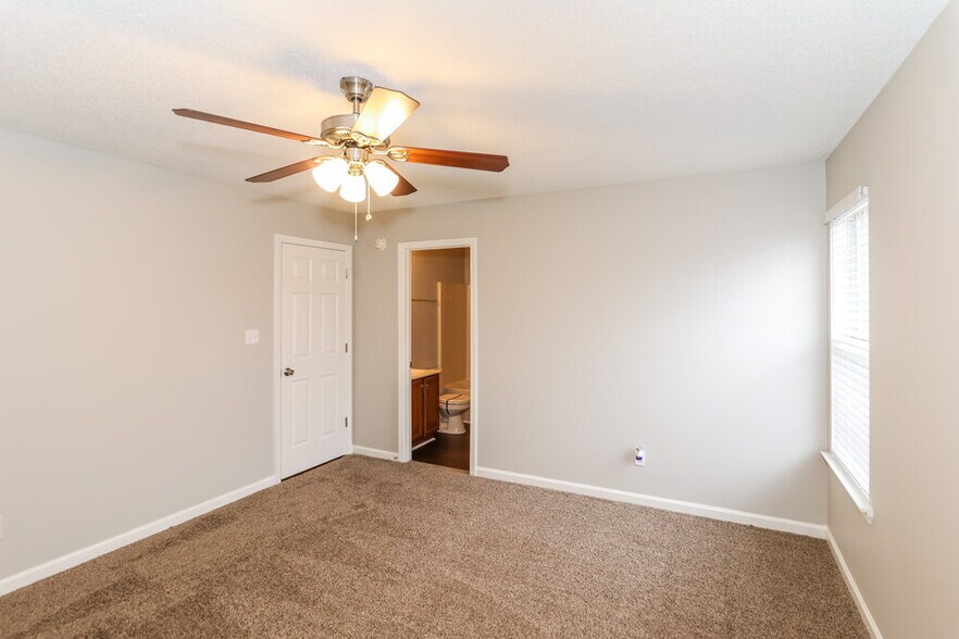 Building Photo - 4506 Shadow Hollow Dr