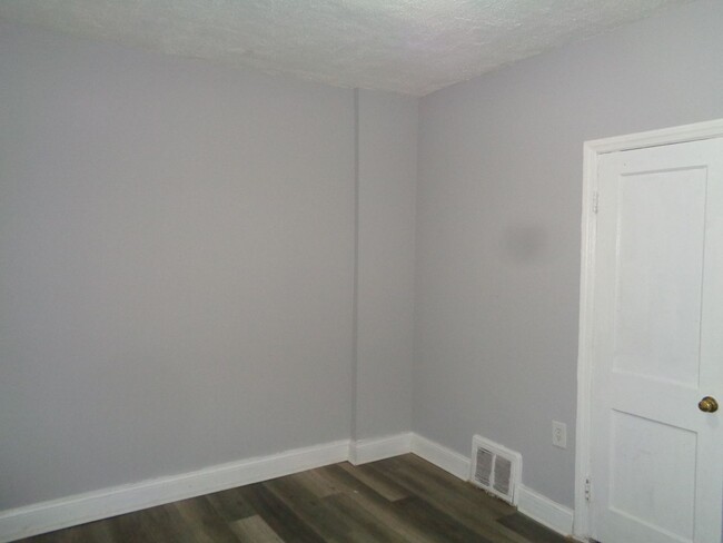 Building Photo - 3826 Fairhaven Ave