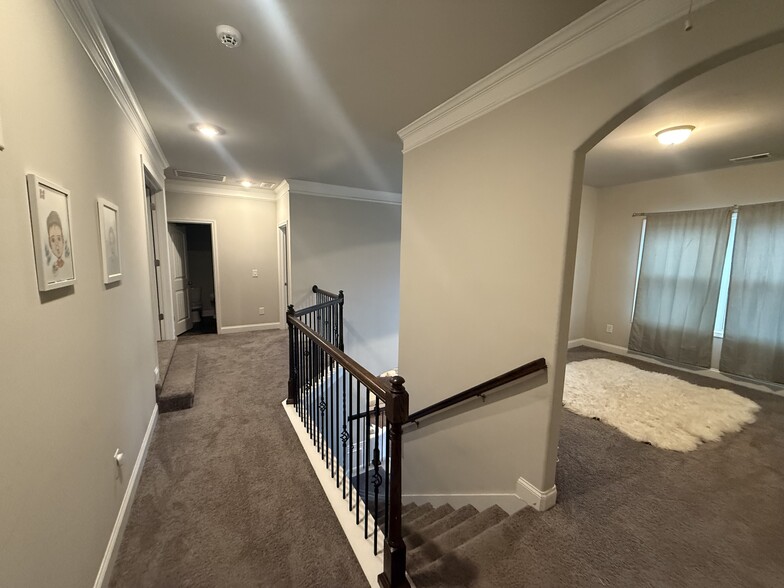 Building Photo - 121 Wild Hickory Cir