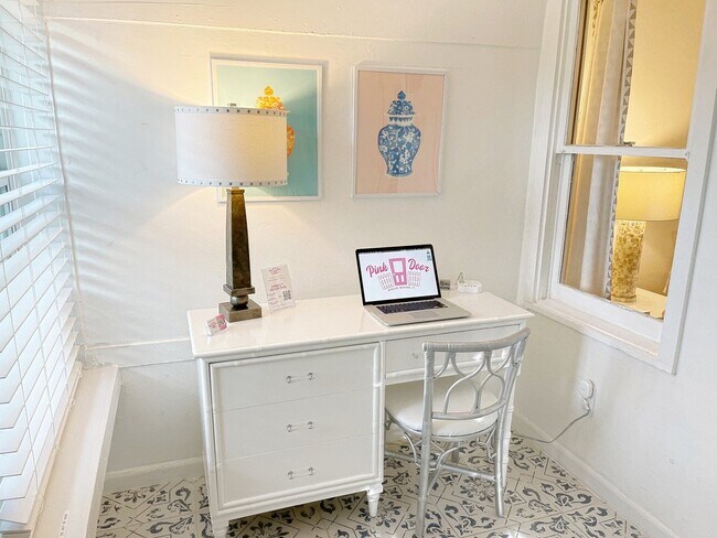 Building Photo - 835 NE 21st Dr