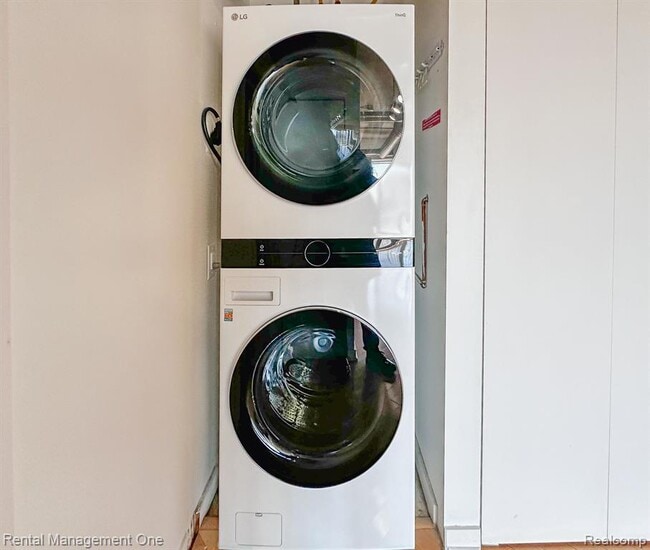 Building Photo - 101 Curry Ave