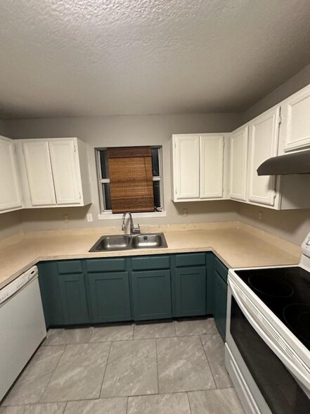 Building Photo - 6565 Arancio Dr W