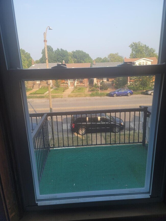Front Balcony - 5857 S Kingshighway Blvd