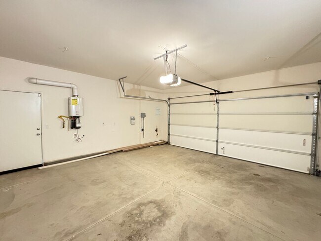 Building Photo - Beautiful 5Bd/3.5Ba Home in Cul-de-Sac in Riverside w/new Turf Back Yard and New Carpet!