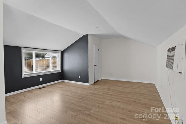 Building Photo - 765 N Church St