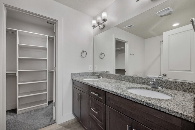 Building Photo - 1027 E 1060 S