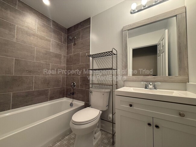 Building Photo - 5208 Larkspur Dr