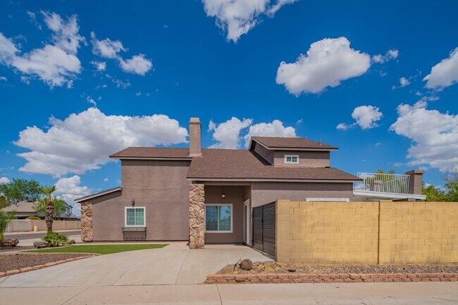 Building Photo - 10615 N 63rd Dr