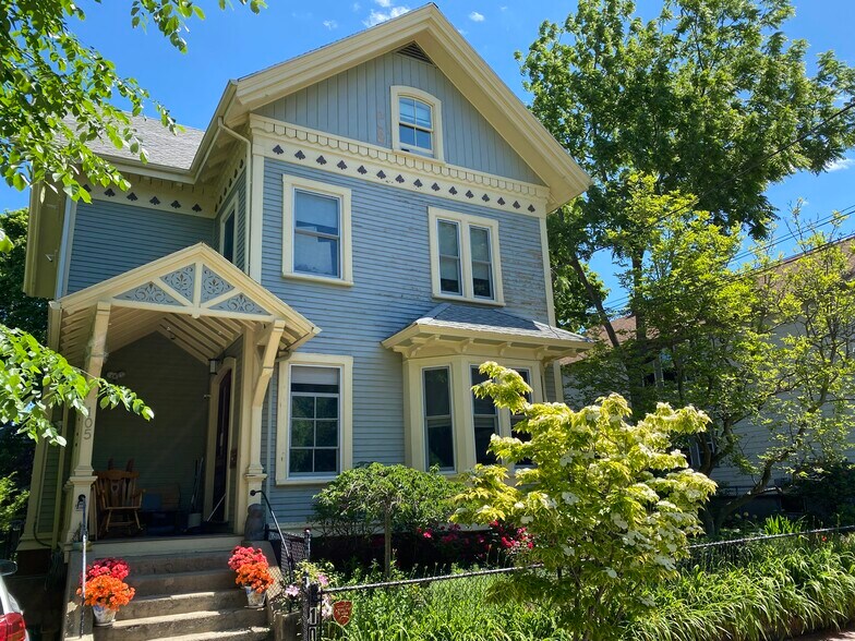 Building Photo - 105 Chestnut St