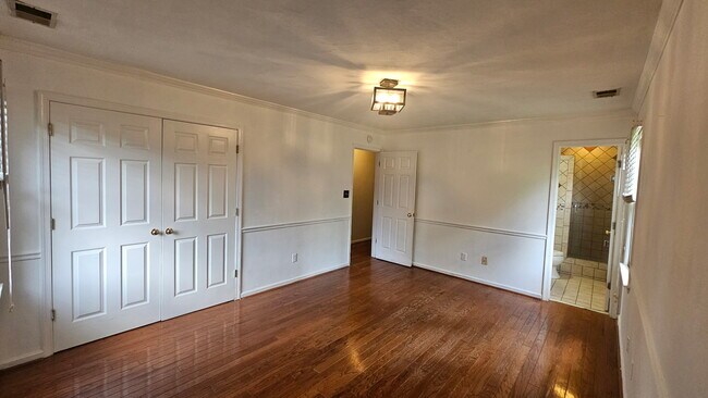Building Photo - 445 W Chickasaw Rd