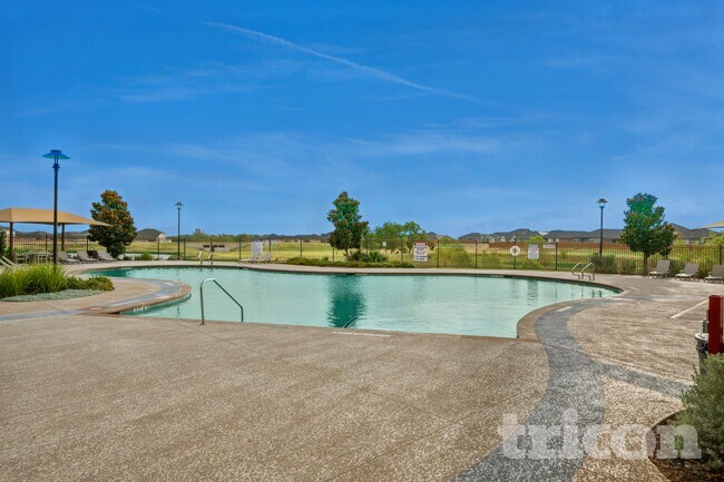 Building Photo - 5104 Saddle Clb Dr