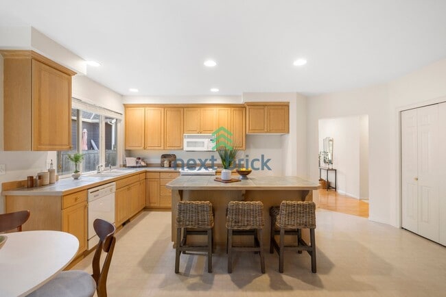 Building Photo - Stunning 3 BEDS & 2 BATH SINGLE FAMILY HOUSE FOR RENT