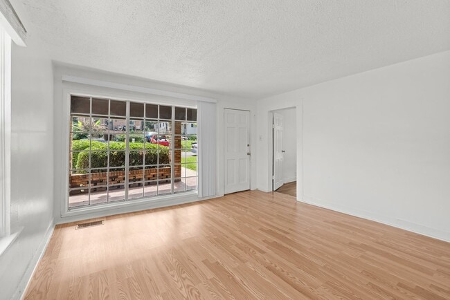 Building Photo - Charming 3 Bedroom, 2 Bathroom house