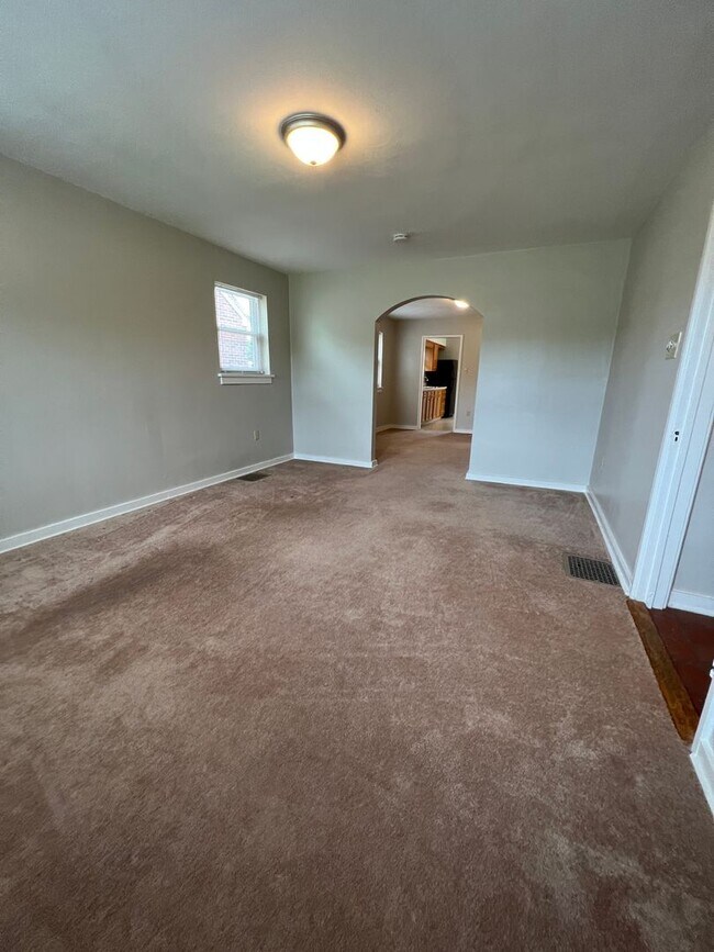 Building Photo - 1257 W 6th St