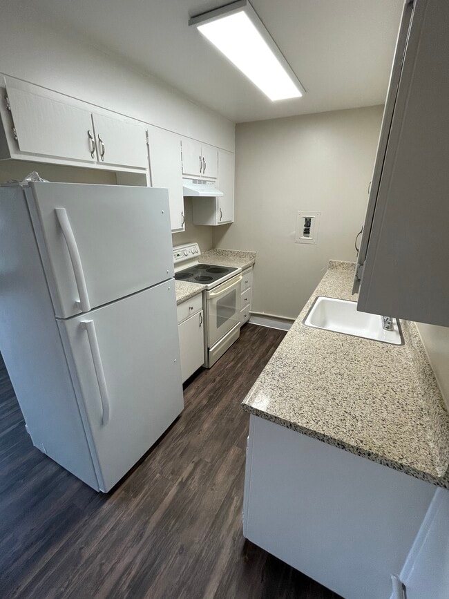 Building Photo - 5500 Foothill Garden Ct