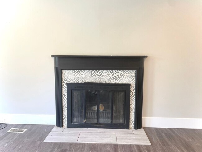 Building Photo - 2 Bed 2 Bath Provo House