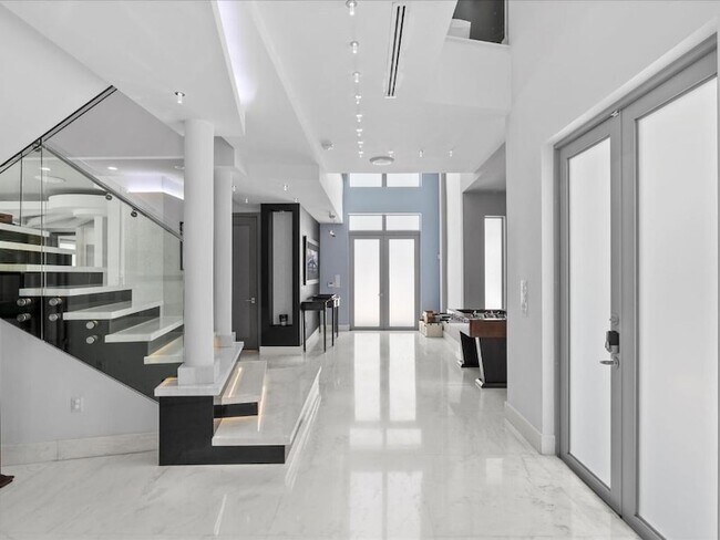 Building Photo - 3917 S Le Jeune Rd