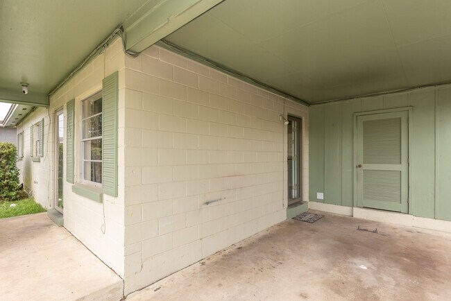 Building Photo - 6404 Dunbar Rd