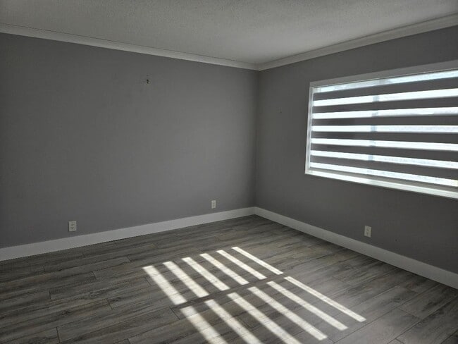 Building Photo - 669 W Oakland Park Blvd
