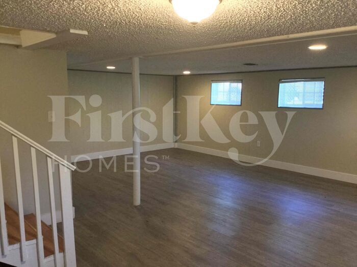 Building Photo - 810 NW 186th Dr