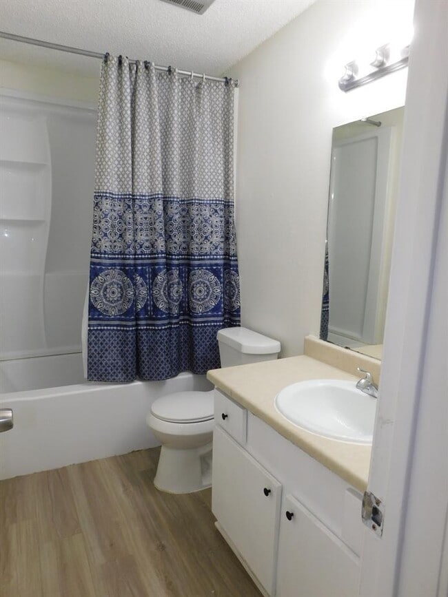 Building Photo - 1002 Southwalk St