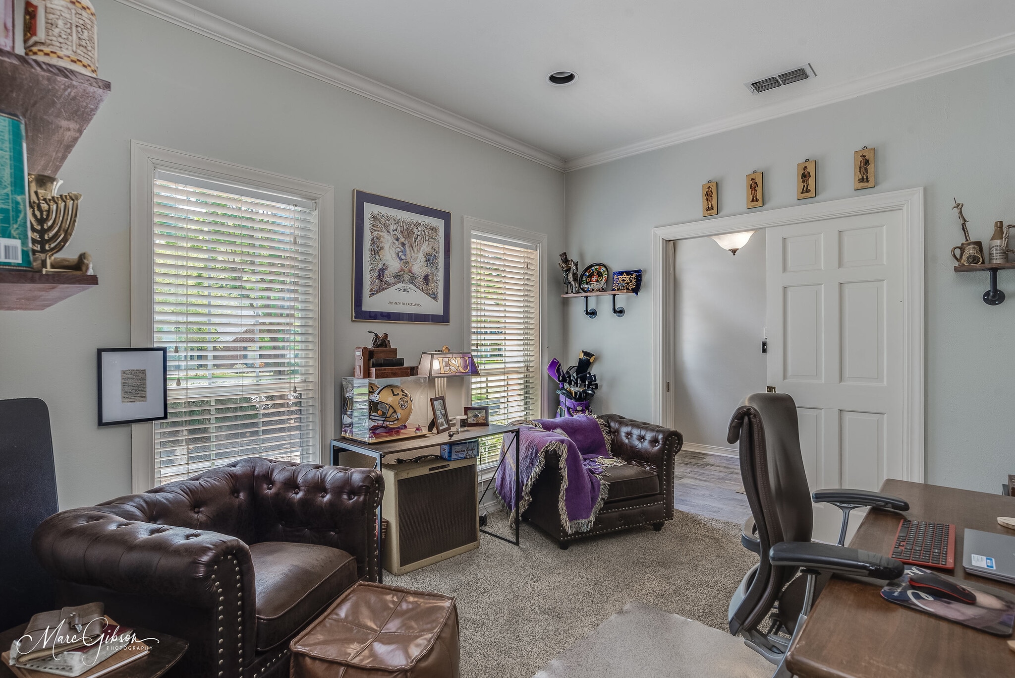 Building Photo - 1260 Capilano Dr