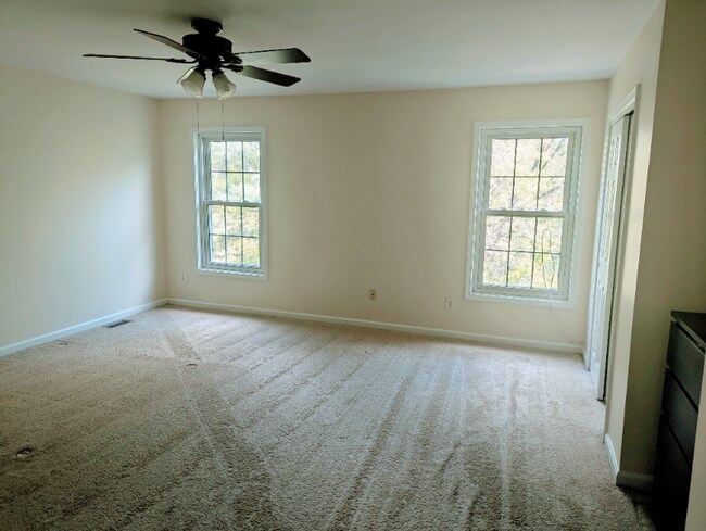 Building Photo - 586 Brittany Cir