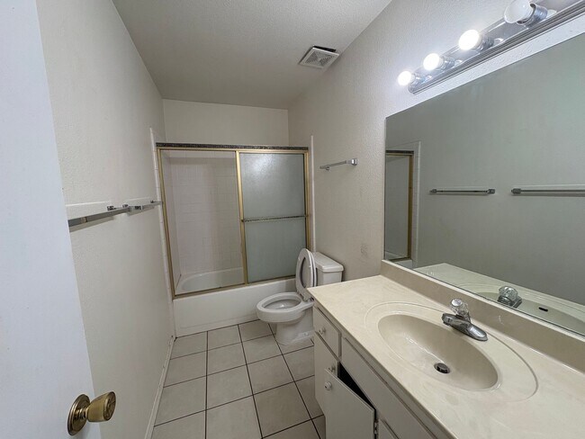 Building Photo - 1721 N Fairway Dr
