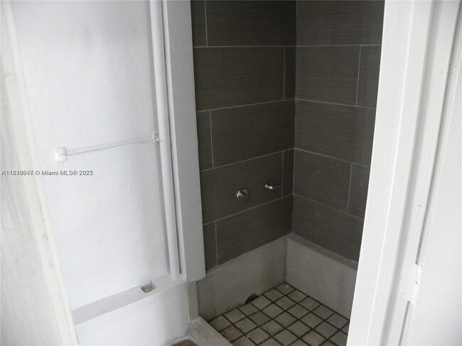 Building Photo - 214 NW 49th Ave