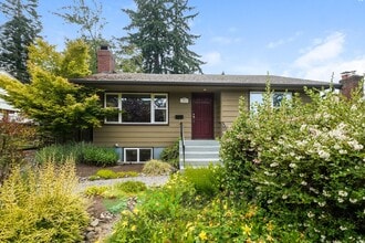 Building Photo - Beautiful 4-Bed, 2.5-Bath with Outdoor Liv...