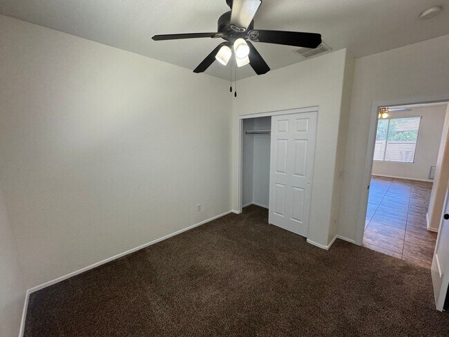 Building Photo - 4133 E Cherry Hills Dr