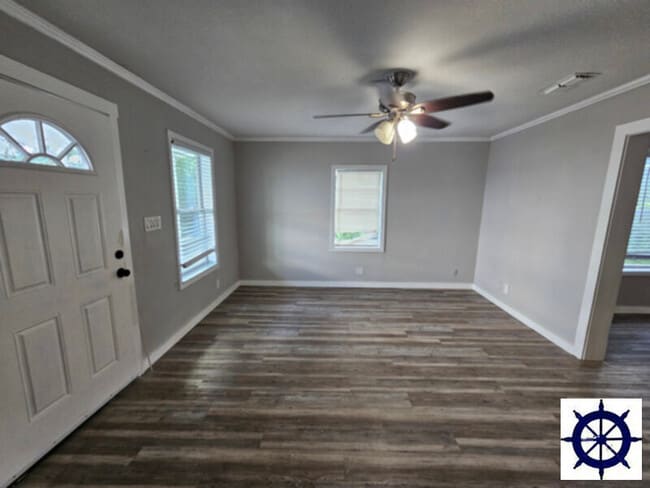 Building Photo - 255 Nelle Ave
