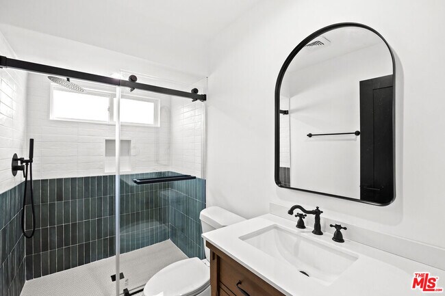 Building Photo - 2326 S Dunsmuir Ave