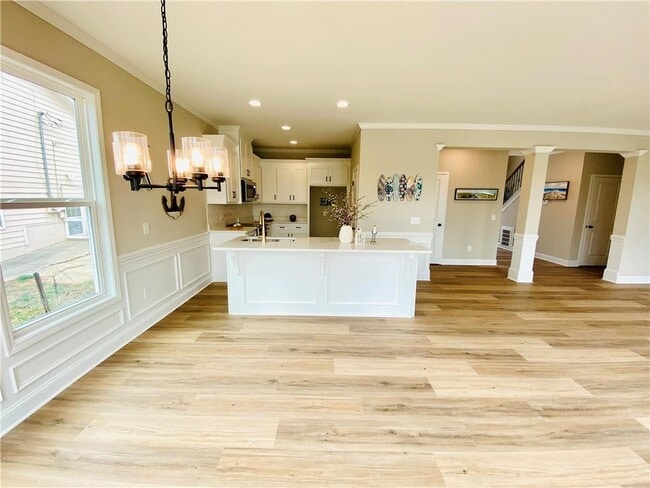 Building Photo - 6960 Diana Cir