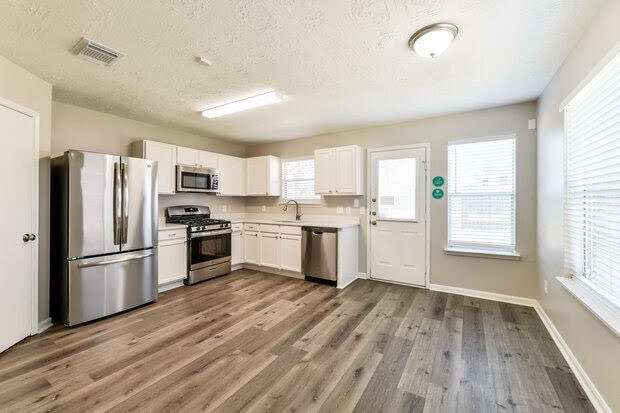 Building Photo - 10247 Country Squire Blvd