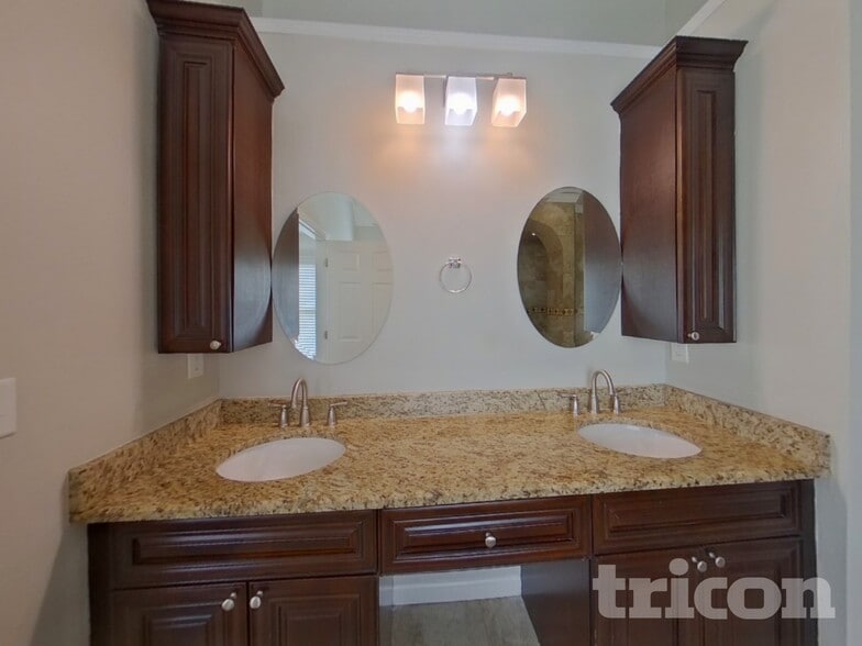 Building Photo - 790 James Madison Dr