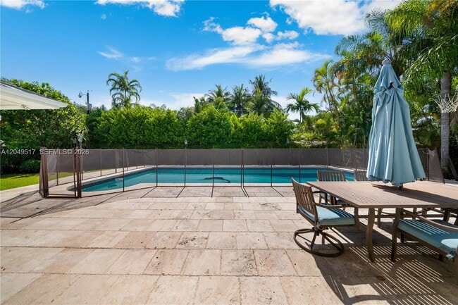 Building Photo - 14601 Pompano Dr