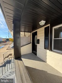 Building Photo - 333 W Buck St