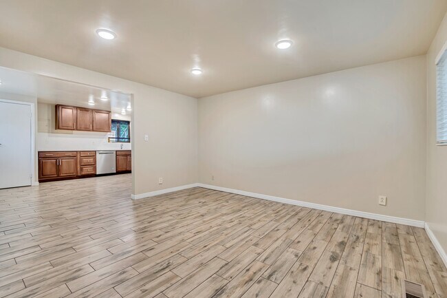 Building Photo - 2551 Elm Ave