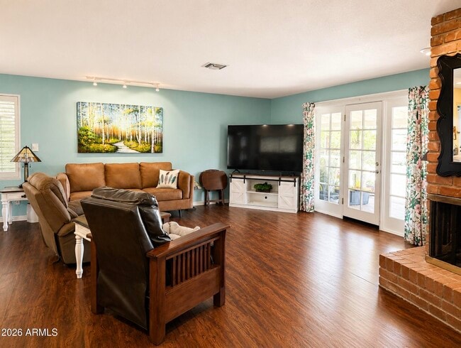 Building Photo - 7026 E Sunnyside Dr
