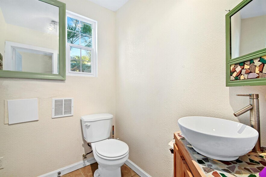 Building Photo - 310 Columbia Dr