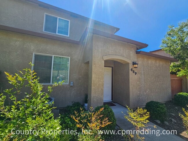 Building Photo - Spacious 5 Bedroom in the Heart of Redding!