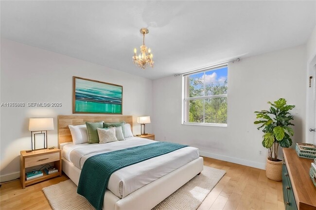 Building Photo - 619 E Sheridan St